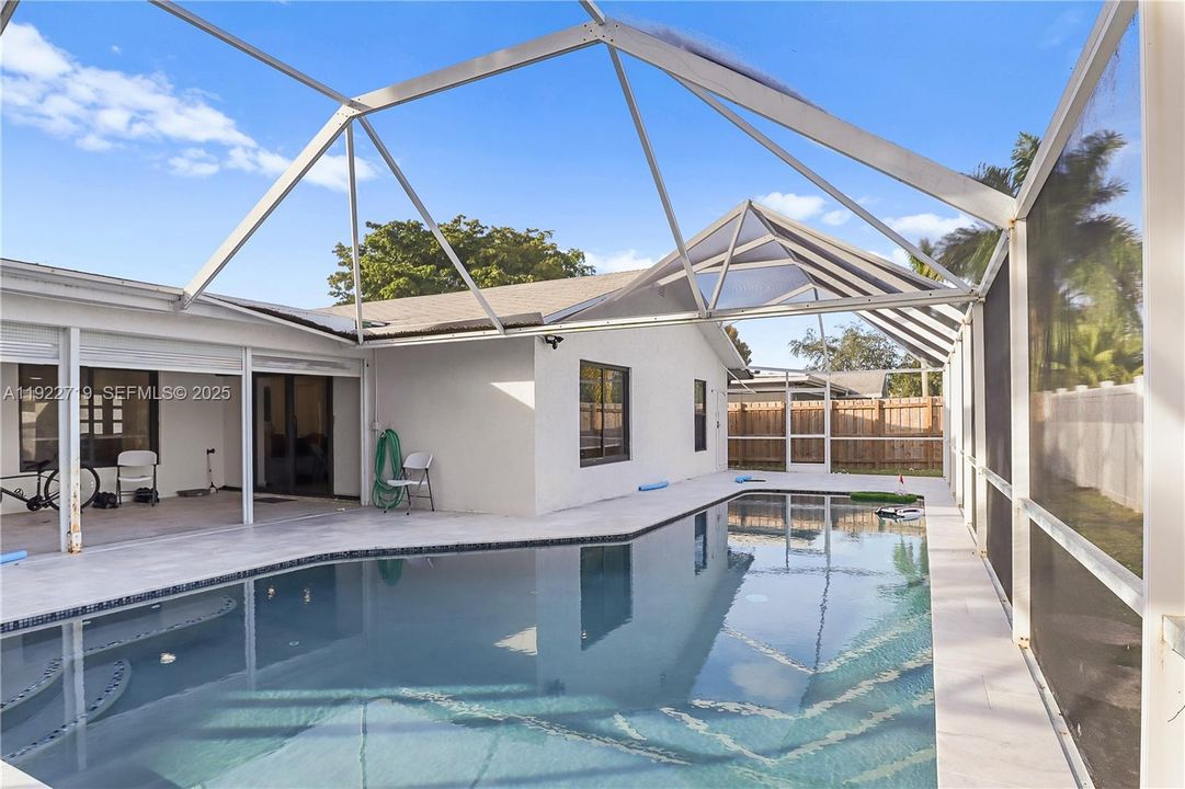 For Sale: $719,900 (3 beds, 2 baths, 1844 Square Feet)