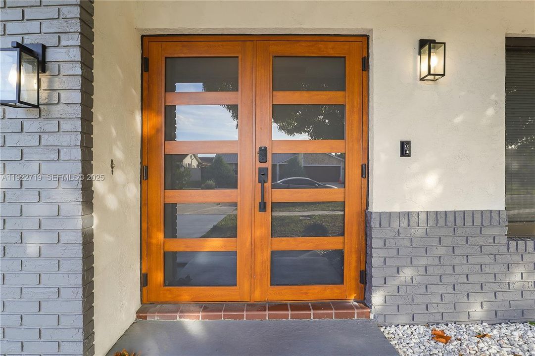 For Sale: $719,900 (3 beds, 2 baths, 1844 Square Feet)