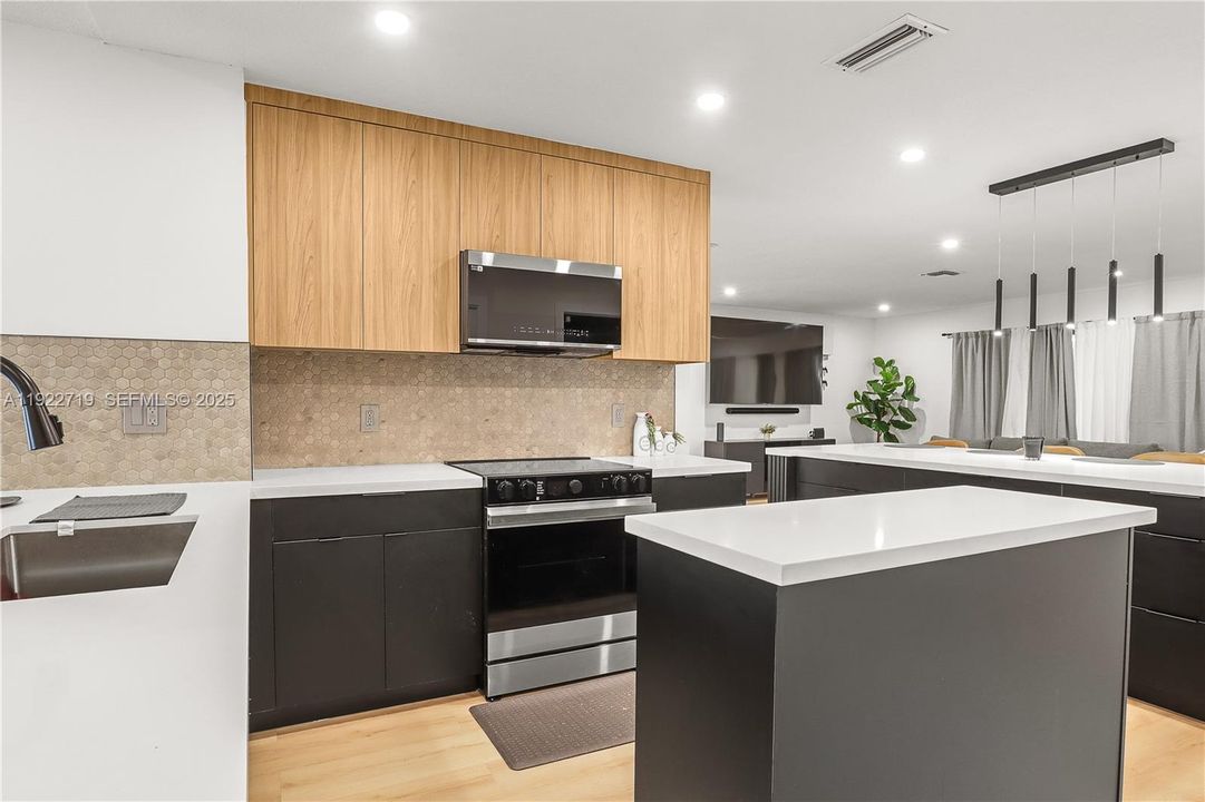 For Sale: $719,900 (3 beds, 2 baths, 1844 Square Feet)