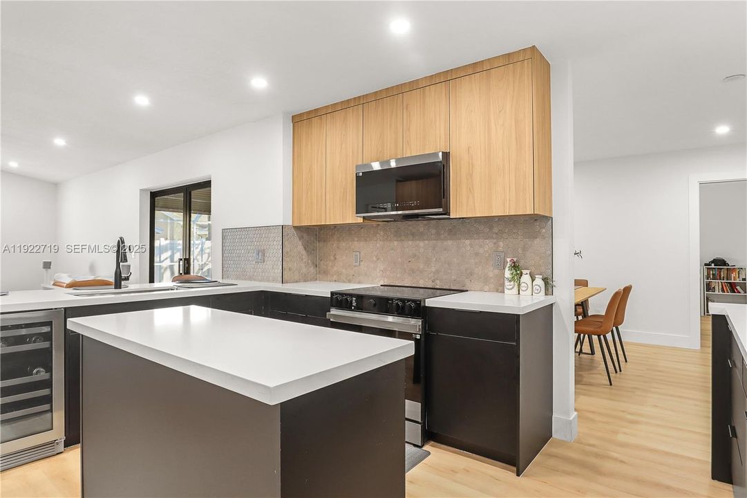 For Sale: $719,900 (3 beds, 2 baths, 1844 Square Feet)