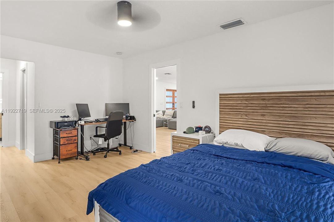 For Sale: $719,900 (3 beds, 2 baths, 1844 Square Feet)