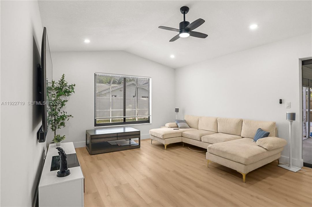 For Sale: $719,900 (3 beds, 2 baths, 1844 Square Feet)