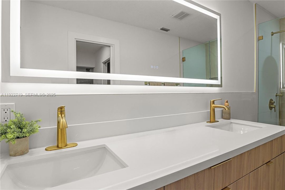 For Sale: $719,900 (3 beds, 2 baths, 1844 Square Feet)