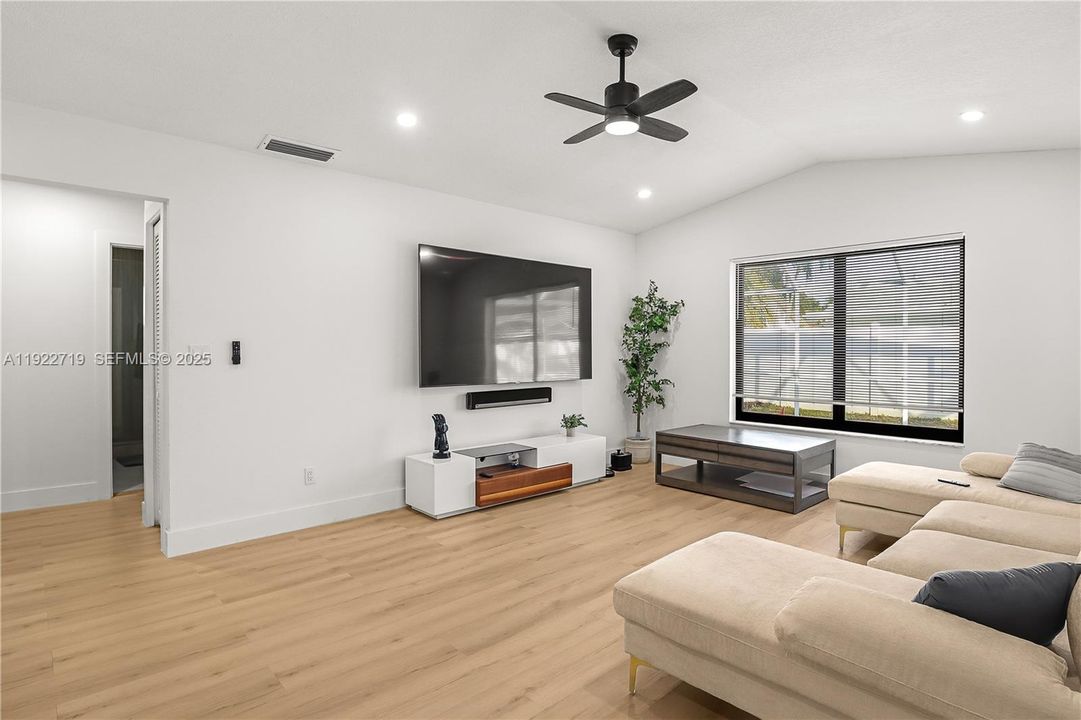 For Sale: $719,900 (3 beds, 2 baths, 1844 Square Feet)