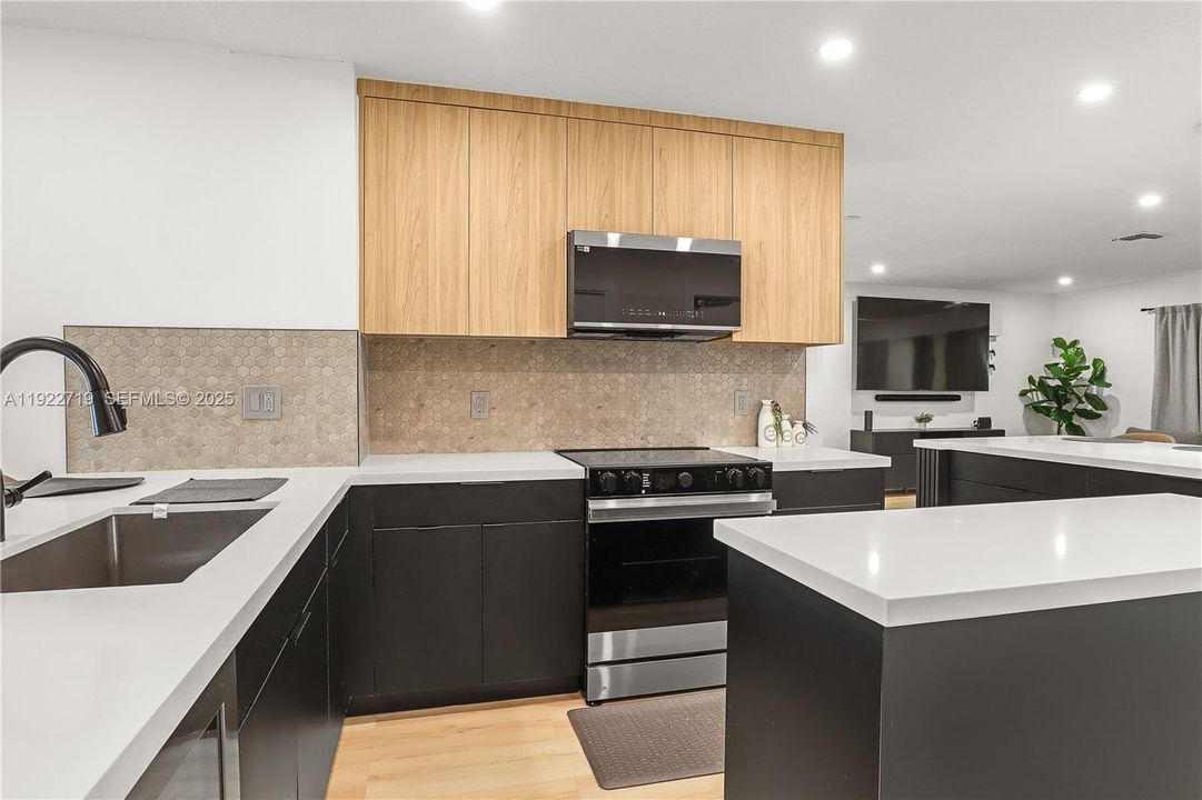 For Sale: $719,900 (3 beds, 2 baths, 1844 Square Feet)