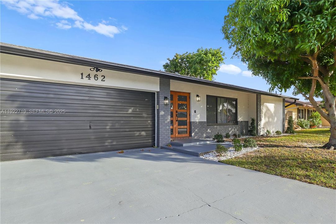 For Sale: $719,900 (3 beds, 2 baths, 1844 Square Feet)