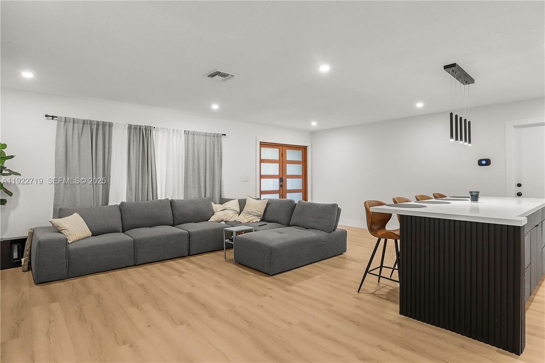 For Sale: $719,900 (3 beds, 2 baths, 1844 Square Feet)