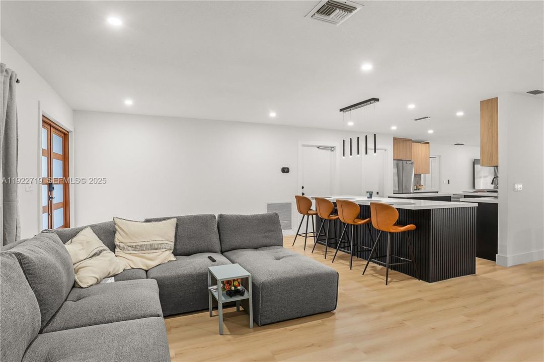 For Sale: $719,900 (3 beds, 2 baths, 1844 Square Feet)