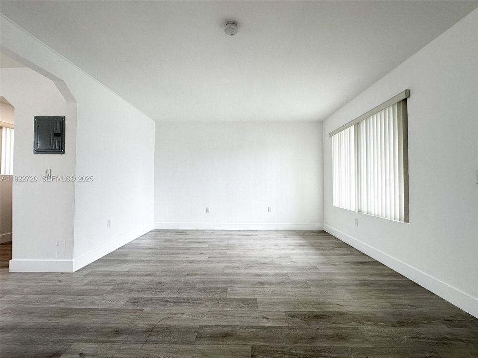 For Rent: $2,200 (2 beds, 1 baths, 1394 Square Feet)