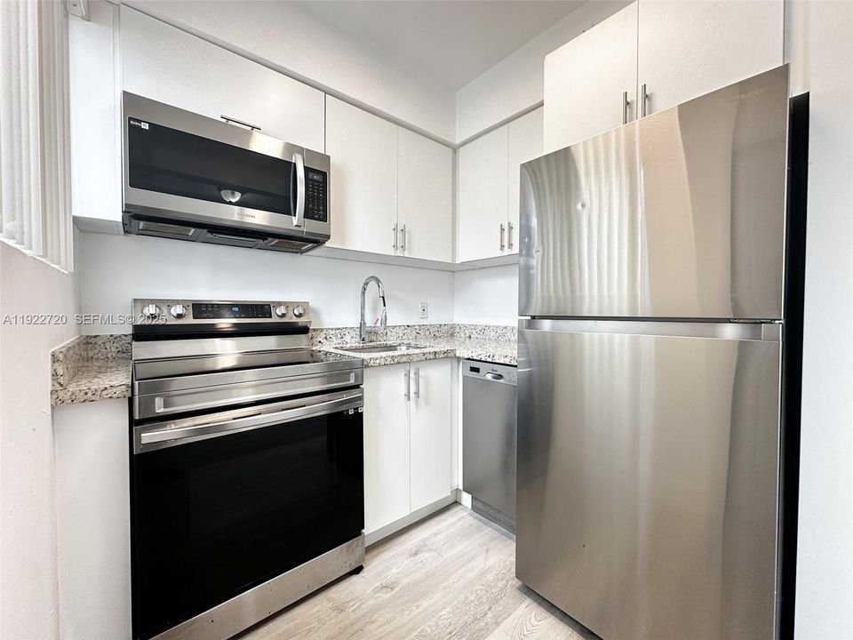 For Rent: $2,200 (2 beds, 1 baths, 1394 Square Feet)