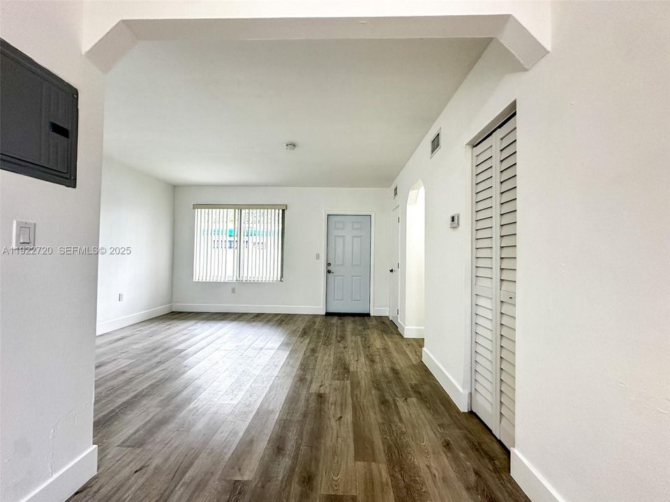 For Rent: $2,200 (2 beds, 1 baths, 1394 Square Feet)