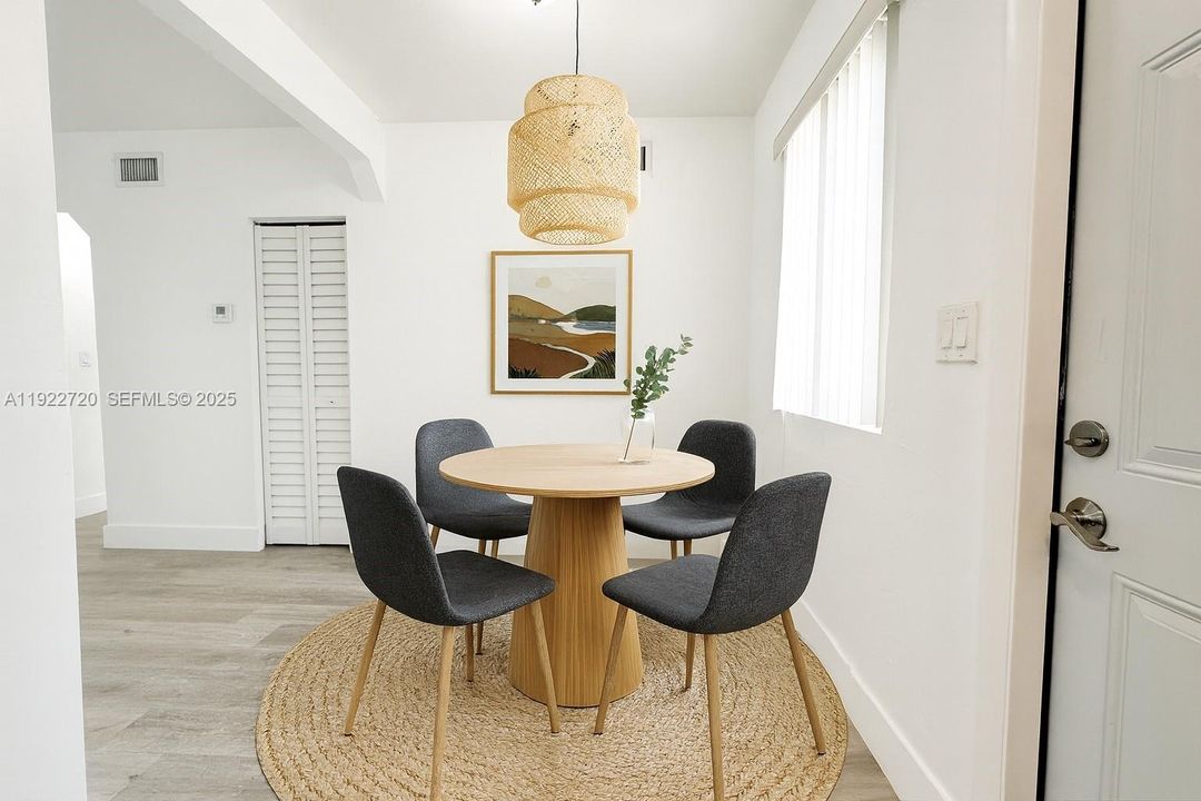 For Rent: $2,200 (2 beds, 1 baths, 1394 Square Feet)