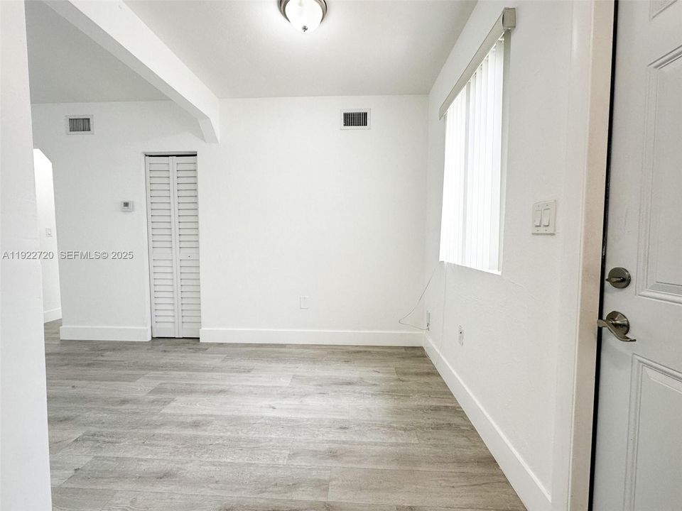 For Rent: $2,200 (2 beds, 1 baths, 1394 Square Feet)