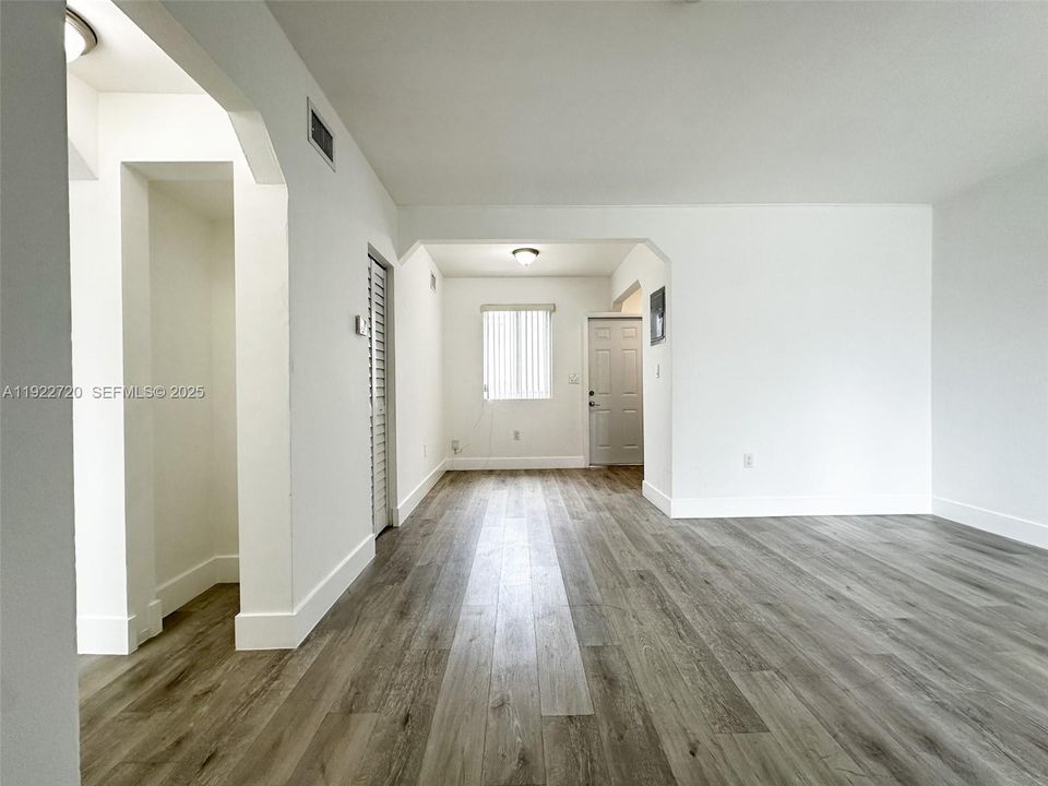 For Rent: $2,200 (2 beds, 1 baths, 1394 Square Feet)