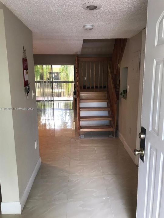 Active With Contract: $2,500 (2 beds, 2 baths, 1214 Square Feet)