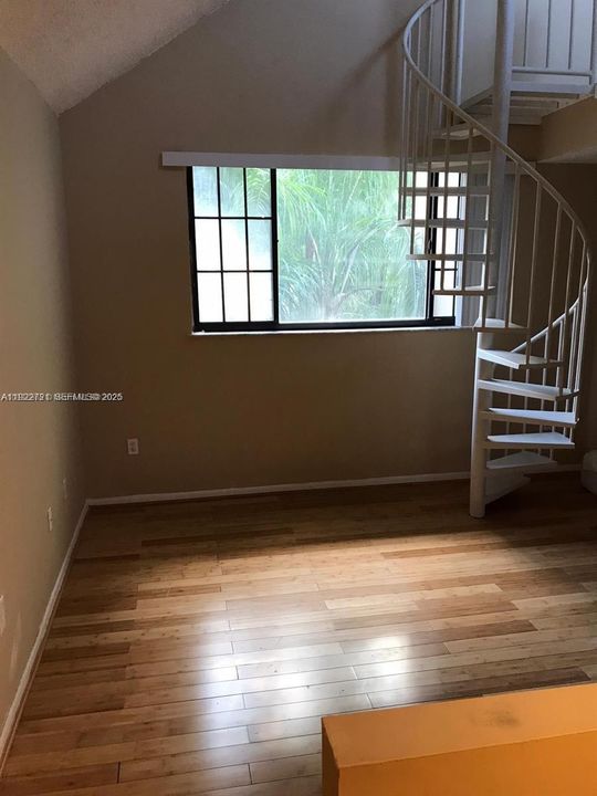 Active With Contract: $2,500 (2 beds, 2 baths, 1214 Square Feet)