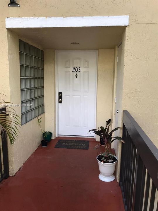 Active With Contract: $2,500 (2 beds, 2 baths, 1214 Square Feet)