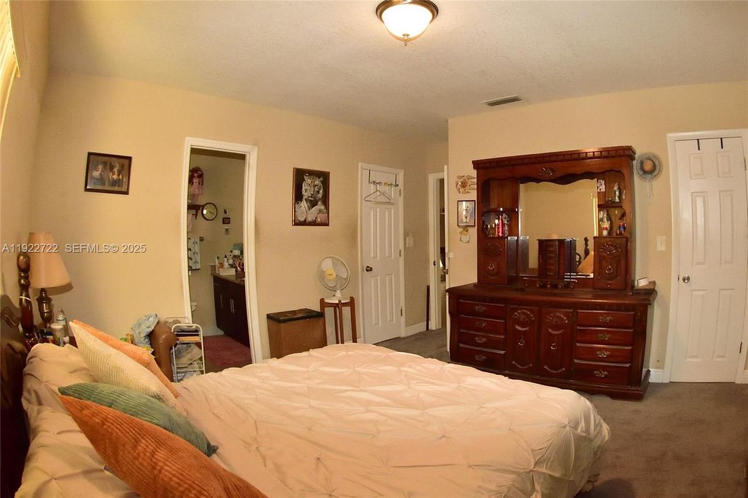 Activo con contrato: $508,000 (3 camas, 2 baños, 1735 Pies cuadrados)