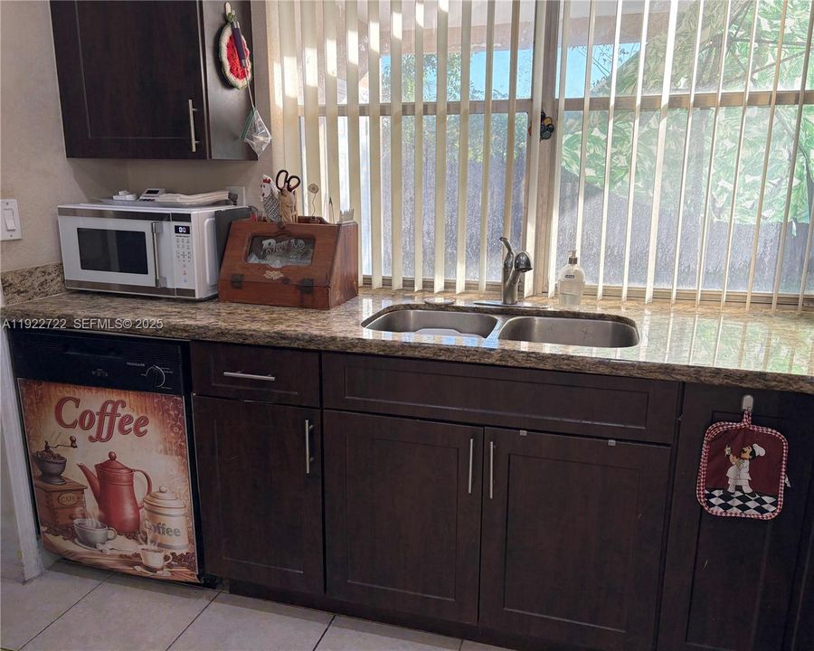 Activo con contrato: $508,000 (3 camas, 2 baños, 1735 Pies cuadrados)