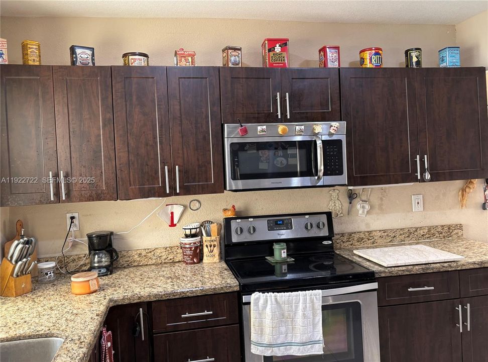 Activo con contrato: $508,000 (3 camas, 2 baños, 1735 Pies cuadrados)