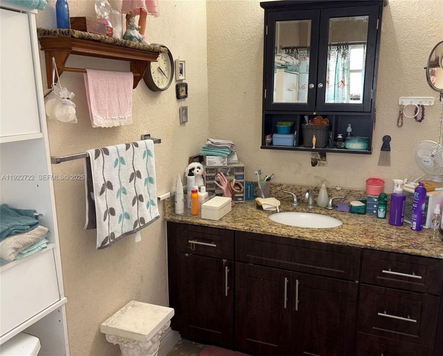 Activo con contrato: $508,000 (3 camas, 2 baños, 1735 Pies cuadrados)