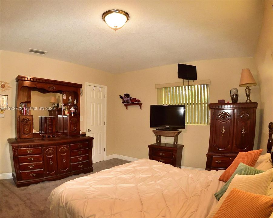 Activo con contrato: $508,000 (3 camas, 2 baños, 1735 Pies cuadrados)