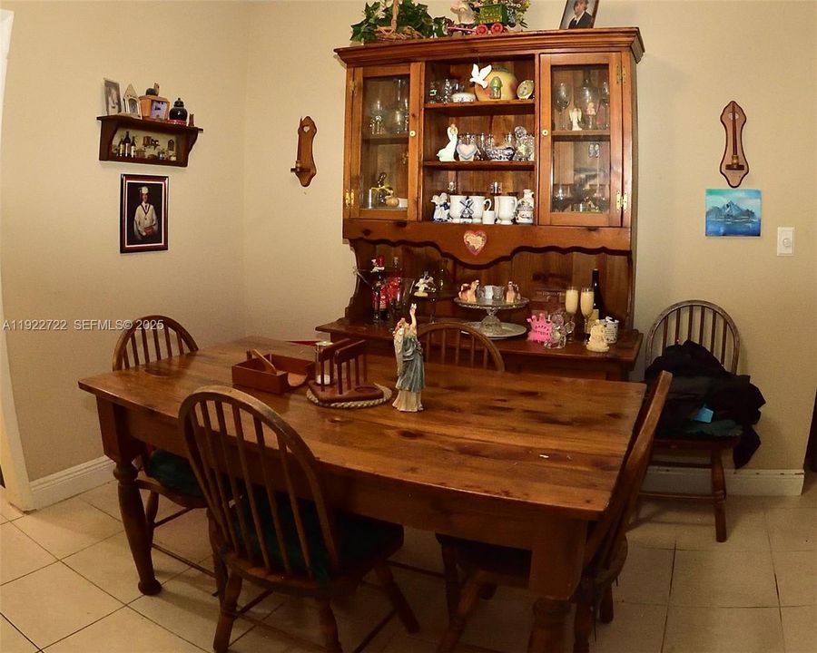 Activo con contrato: $508,000 (3 camas, 2 baños, 1735 Pies cuadrados)