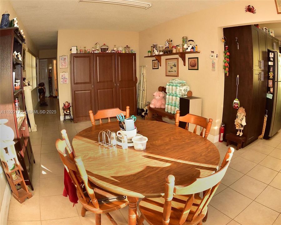 Activo con contrato: $508,000 (3 camas, 2 baños, 1735 Pies cuadrados)