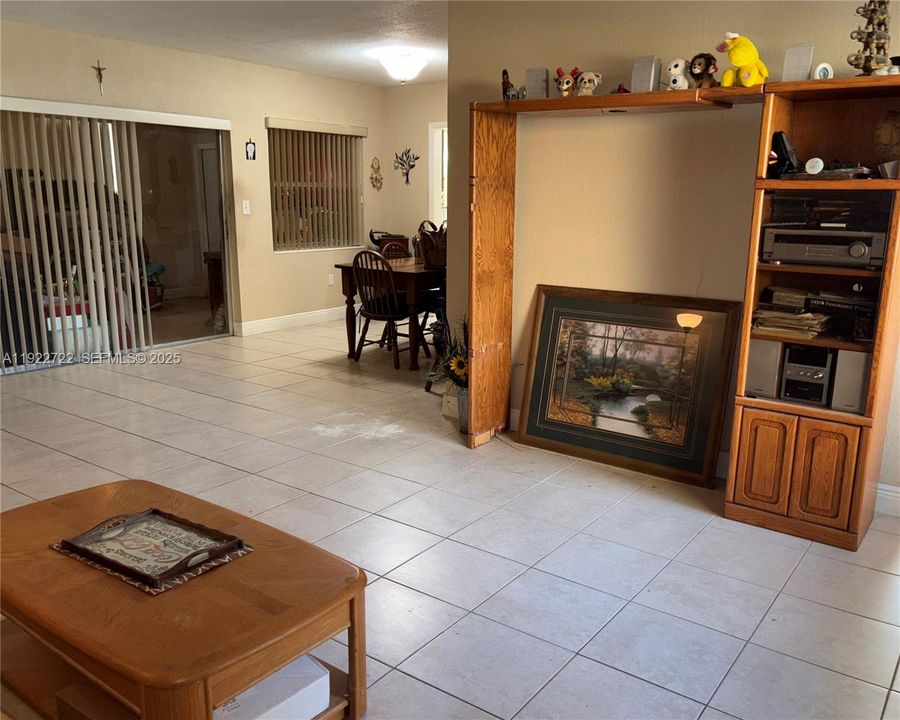 Activo con contrato: $508,000 (3 camas, 2 baños, 1735 Pies cuadrados)