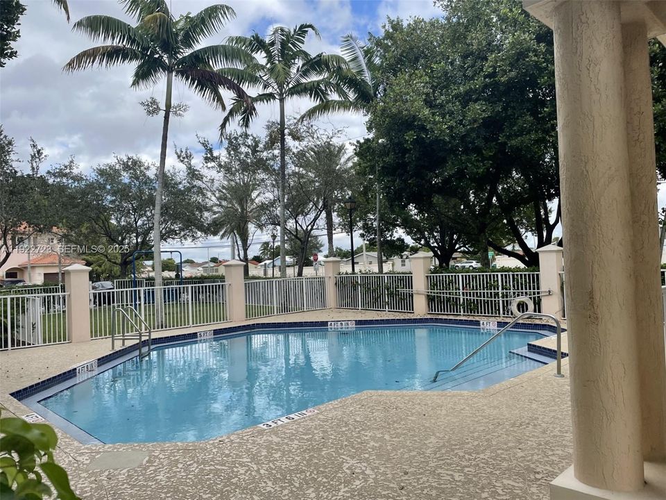 For Rent: $2,200 (2 beds, 2 baths, 1214 Square Feet)