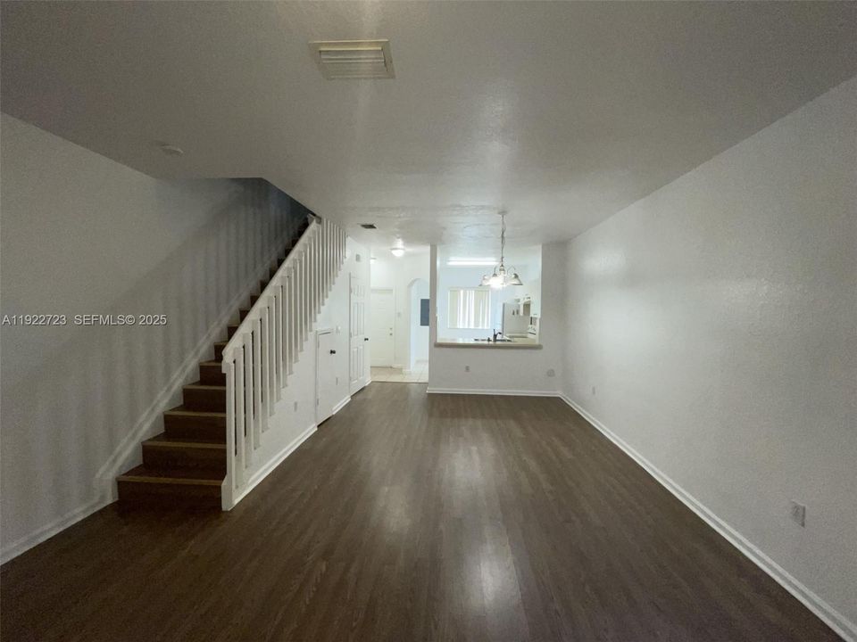 For Rent: $2,200 (2 beds, 2 baths, 1214 Square Feet)