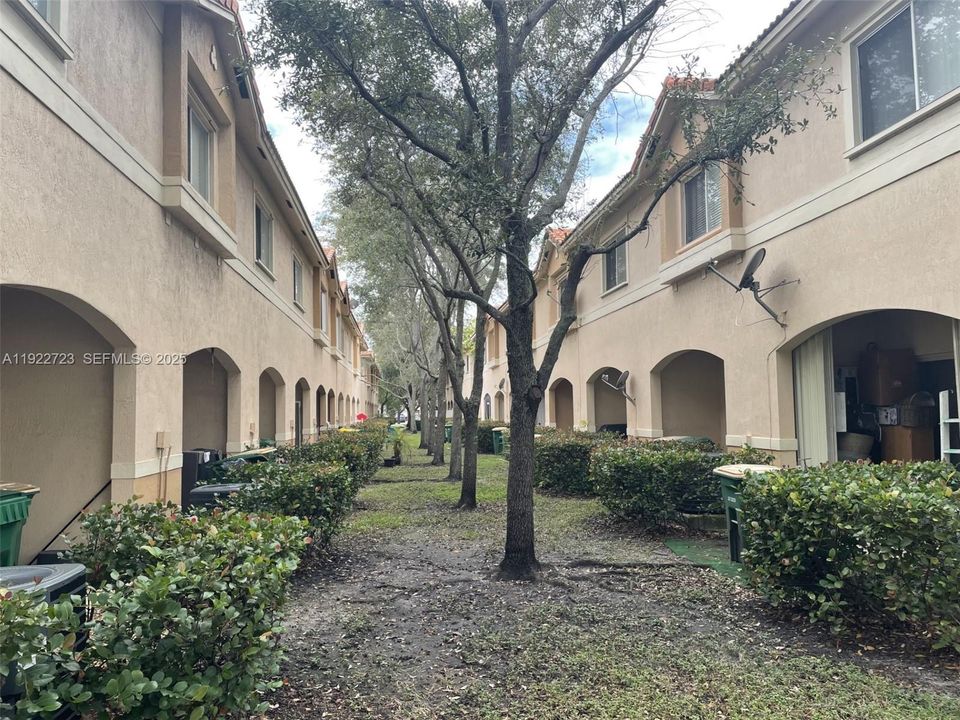 For Rent: $2,200 (2 beds, 2 baths, 1214 Square Feet)