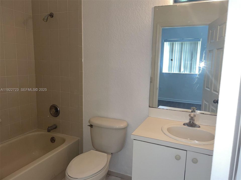For Rent: $2,200 (2 beds, 2 baths, 1214 Square Feet)