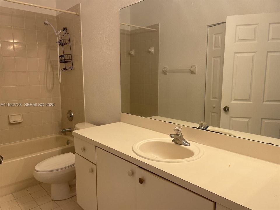 For Rent: $2,200 (2 beds, 2 baths, 1214 Square Feet)