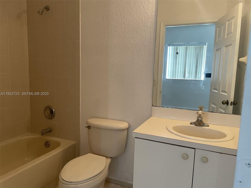 For Rent: $2,200 (2 beds, 2 baths, 1214 Square Feet)