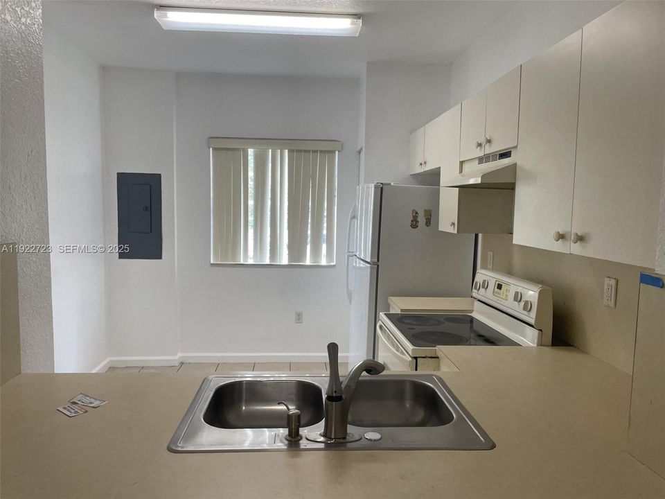 For Rent: $2,200 (2 beds, 2 baths, 1214 Square Feet)