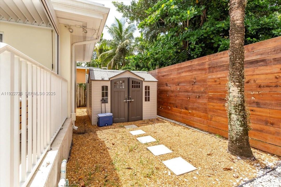 For Sale: $1,900,000 (4 beds, 3 baths, 1949 Square Feet)