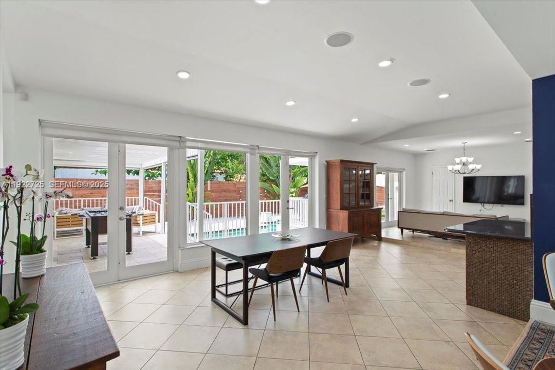 For Sale: $1,900,000 (4 beds, 3 baths, 1949 Square Feet)