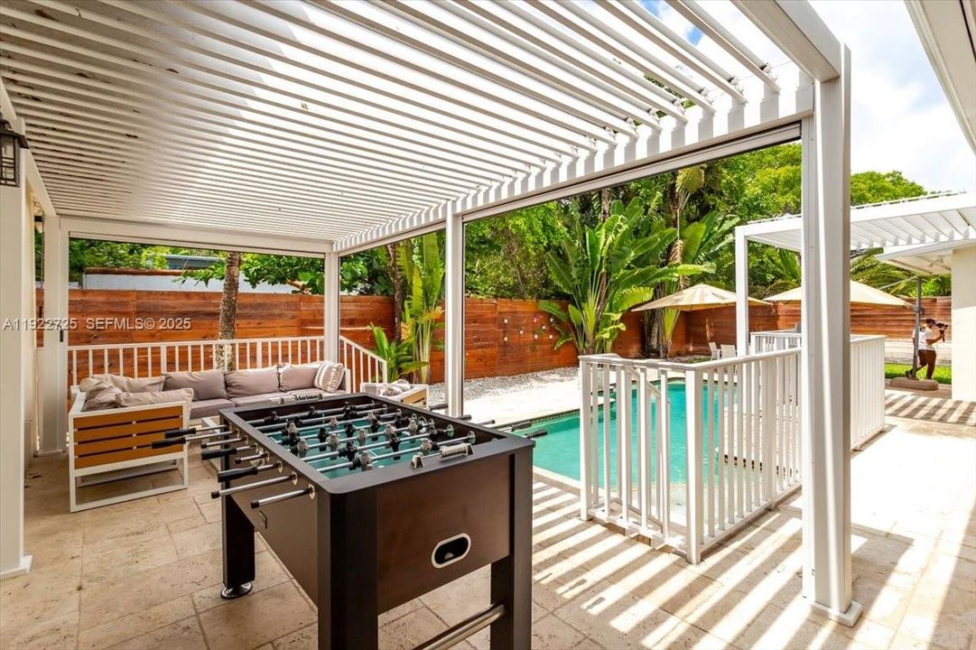 For Sale: $1,900,000 (4 beds, 3 baths, 1949 Square Feet)