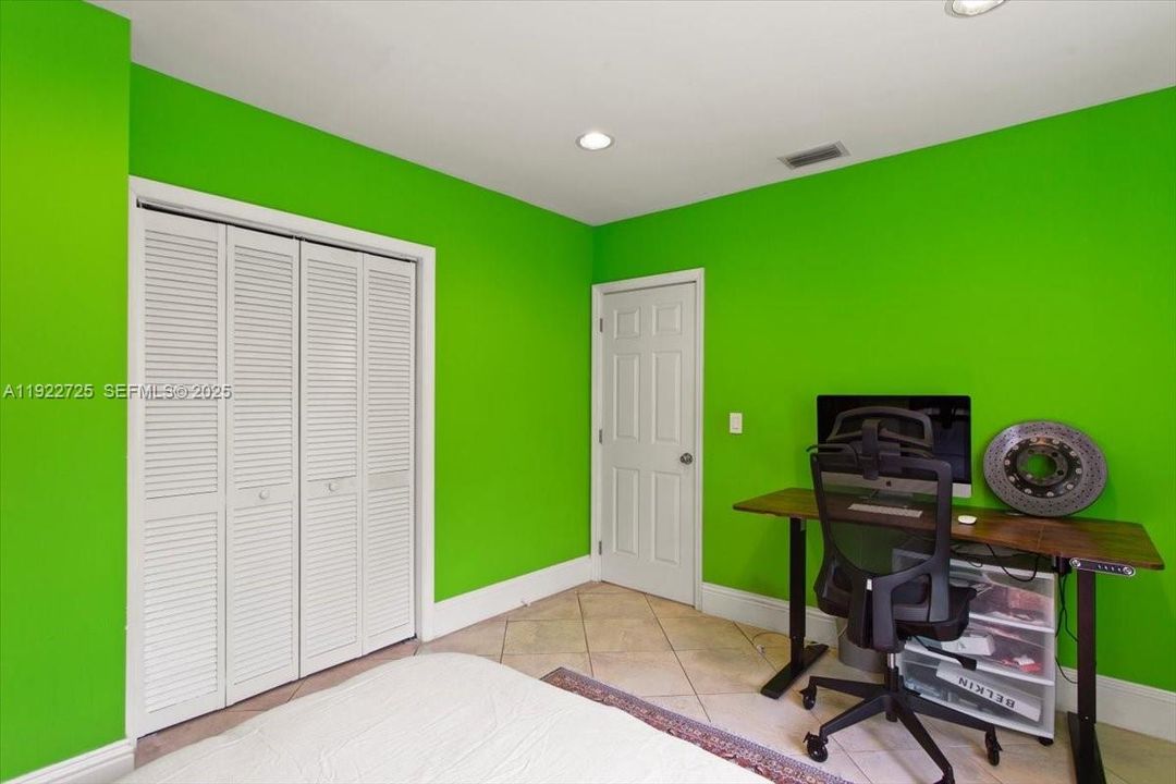 For Sale: $1,900,000 (4 beds, 3 baths, 1949 Square Feet)