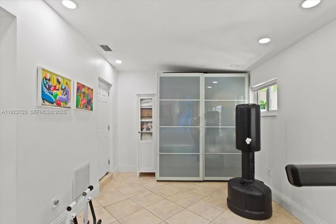 For Sale: $1,900,000 (4 beds, 3 baths, 1949 Square Feet)