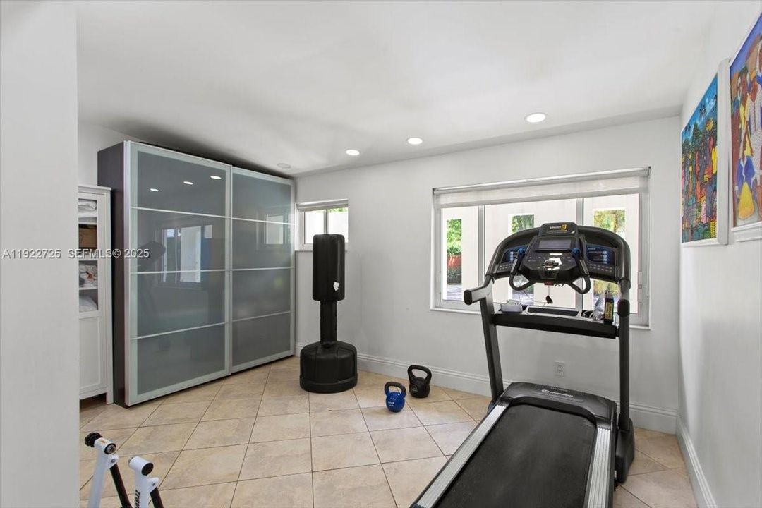 For Sale: $1,900,000 (4 beds, 3 baths, 1949 Square Feet)