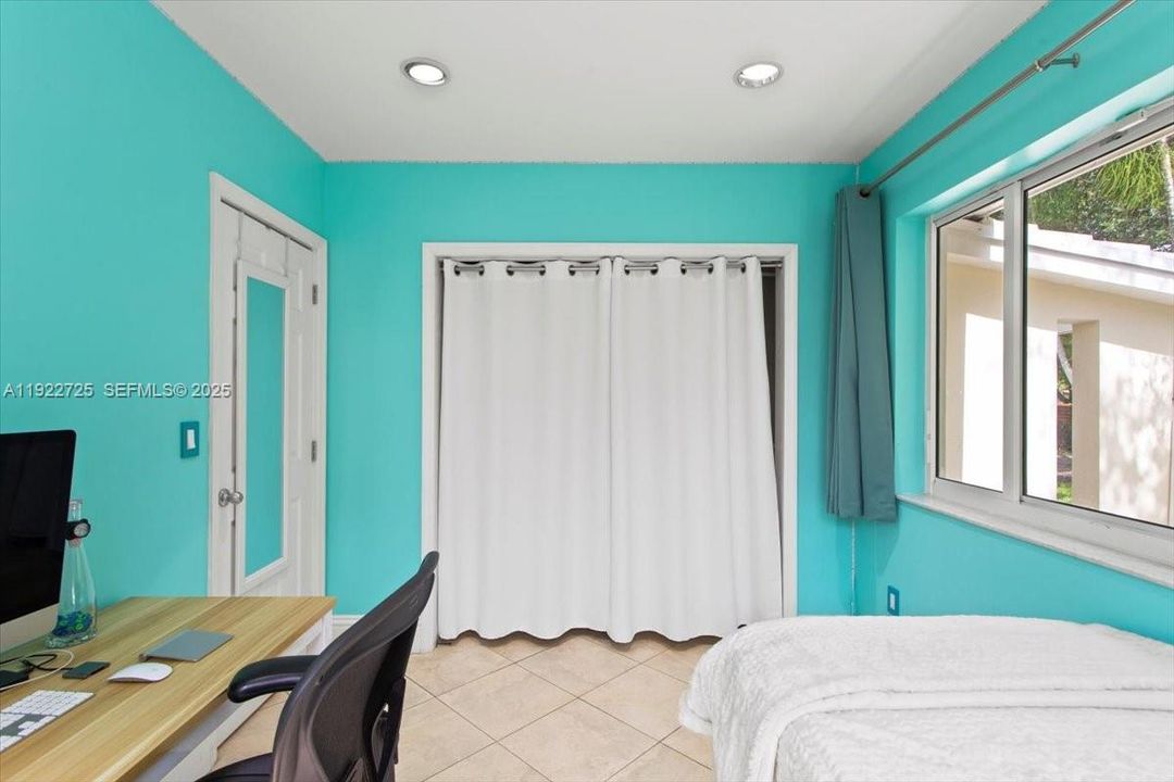 For Sale: $1,900,000 (4 beds, 3 baths, 1949 Square Feet)