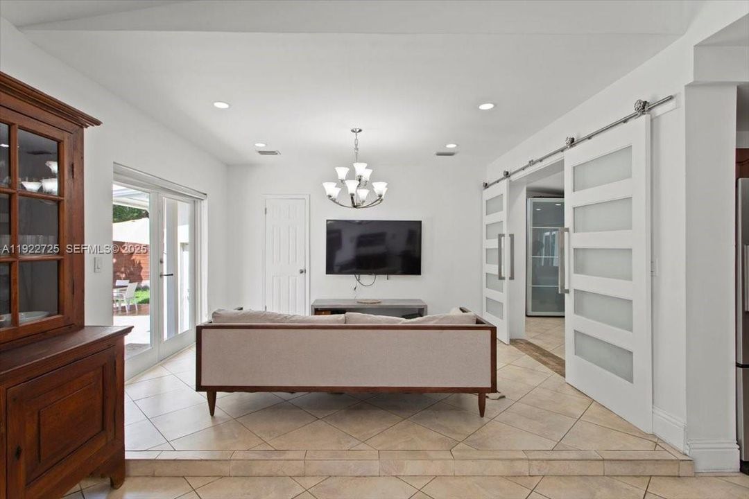 For Sale: $1,900,000 (4 beds, 3 baths, 1949 Square Feet)