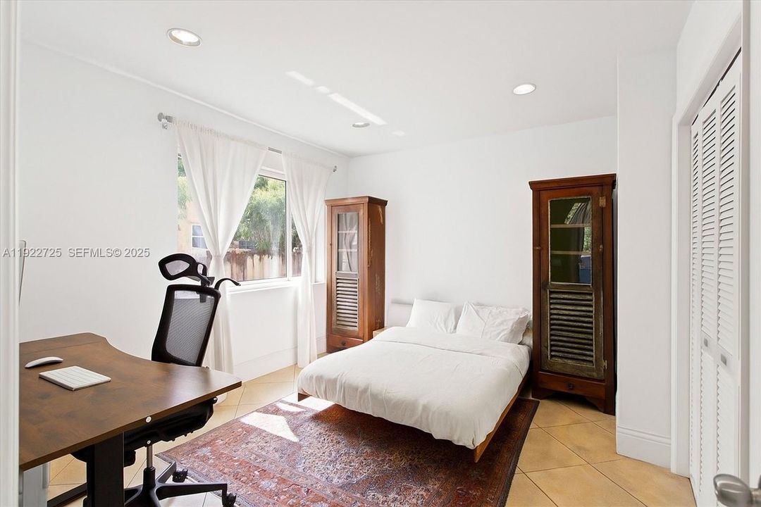 For Sale: $1,900,000 (4 beds, 3 baths, 1949 Square Feet)