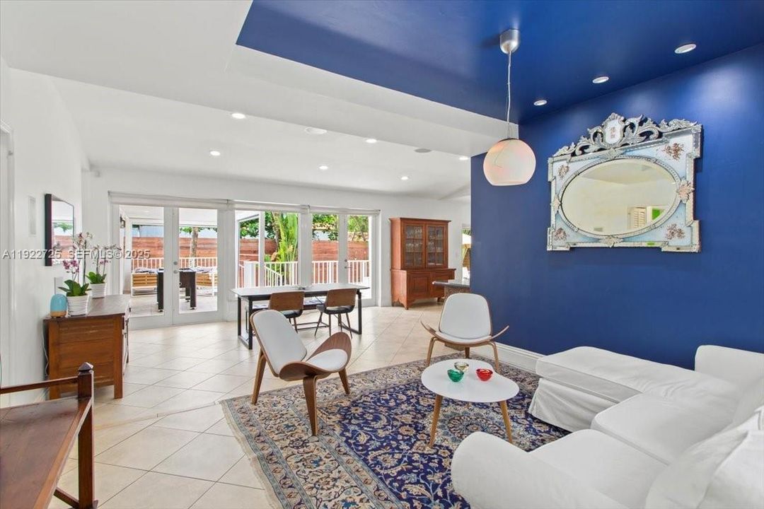 For Sale: $1,900,000 (4 beds, 3 baths, 1949 Square Feet)