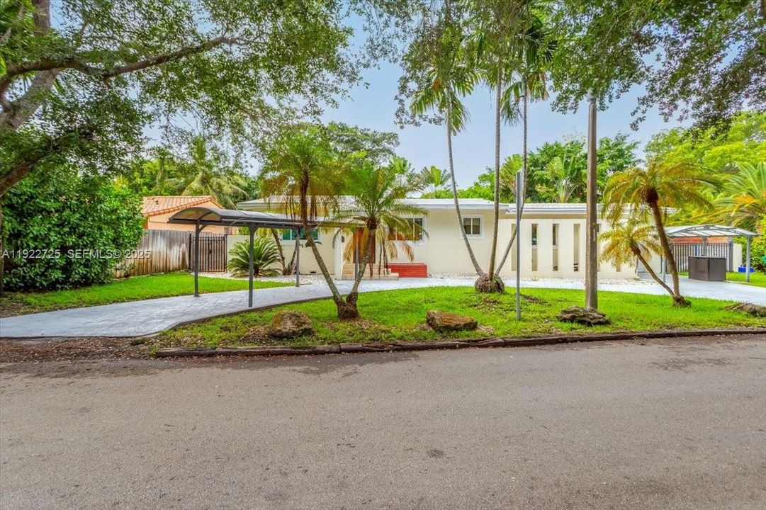 For Sale: $1,900,000 (4 beds, 3 baths, 1949 Square Feet)