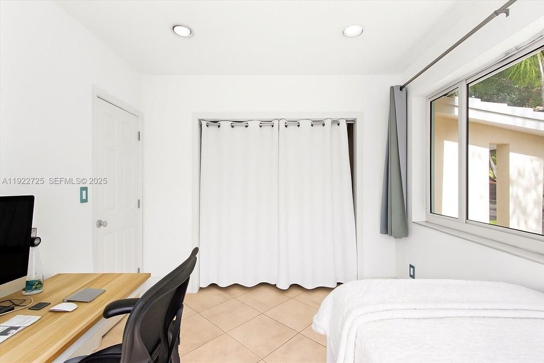 For Sale: $1,900,000 (4 beds, 3 baths, 1949 Square Feet)