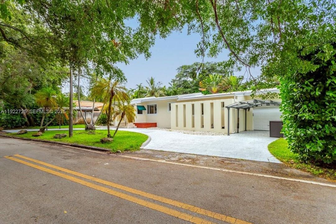 For Sale: $1,900,000 (4 beds, 3 baths, 1949 Square Feet)