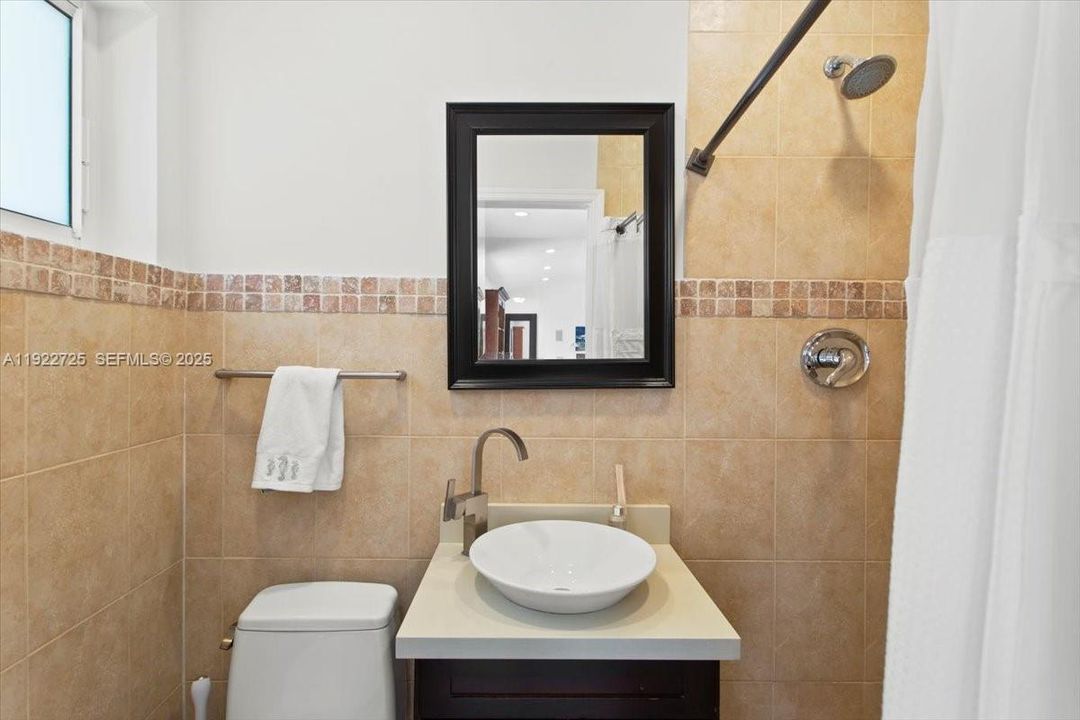 For Sale: $1,900,000 (4 beds, 3 baths, 1949 Square Feet)